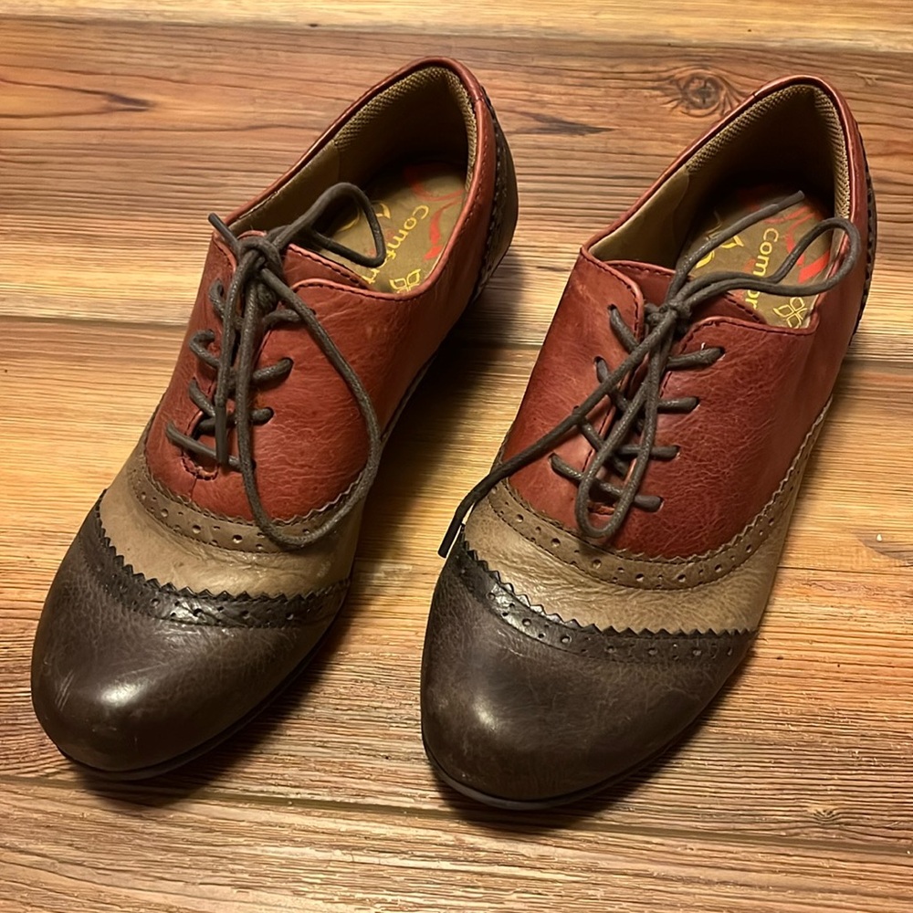 Gorgeous Comfortiva Tri-Color Leather Oxfords/ Lace-Ups: Rust, Tan, Brown